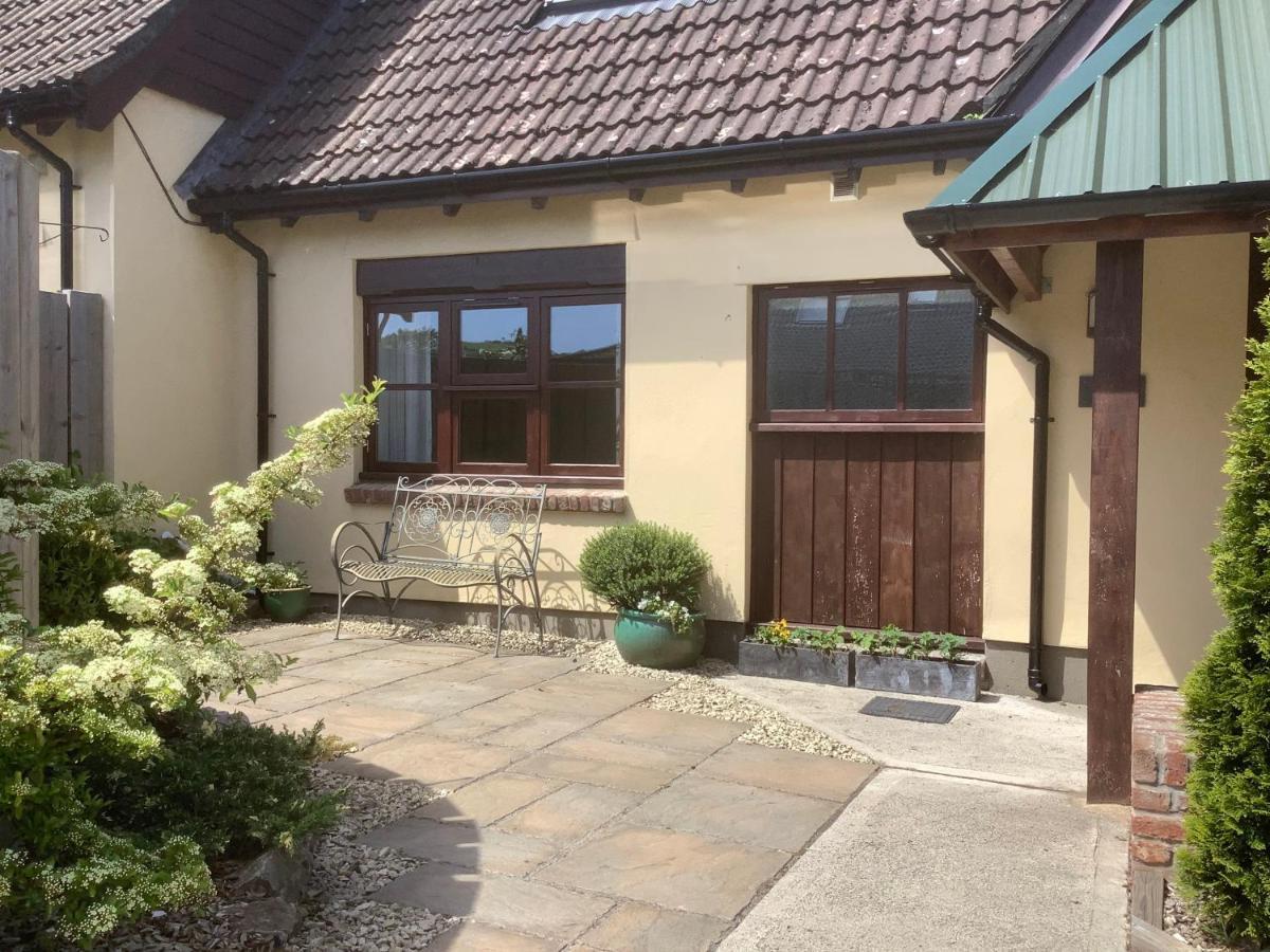 The Forge Villa Winscombe Exteriör bild